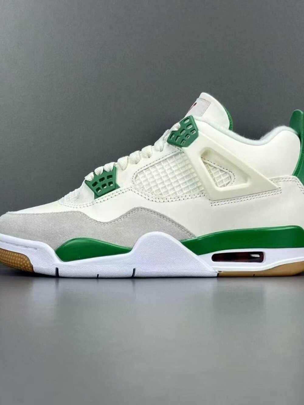 Jordan Men’s Athletic Shoes White Green Red Accents - Picture 3 of 7
